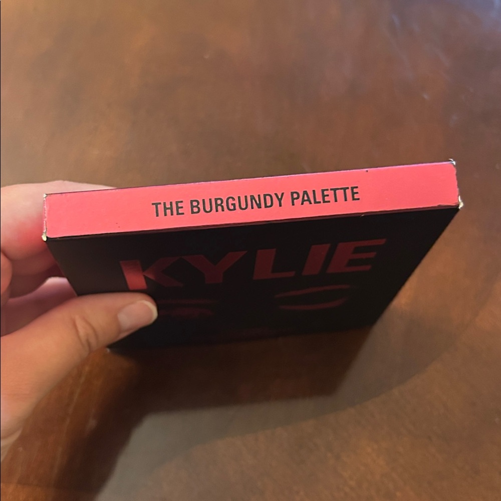 Kylie Cosmetics Burgundy Eye shadow palette - Picture 6 of 7